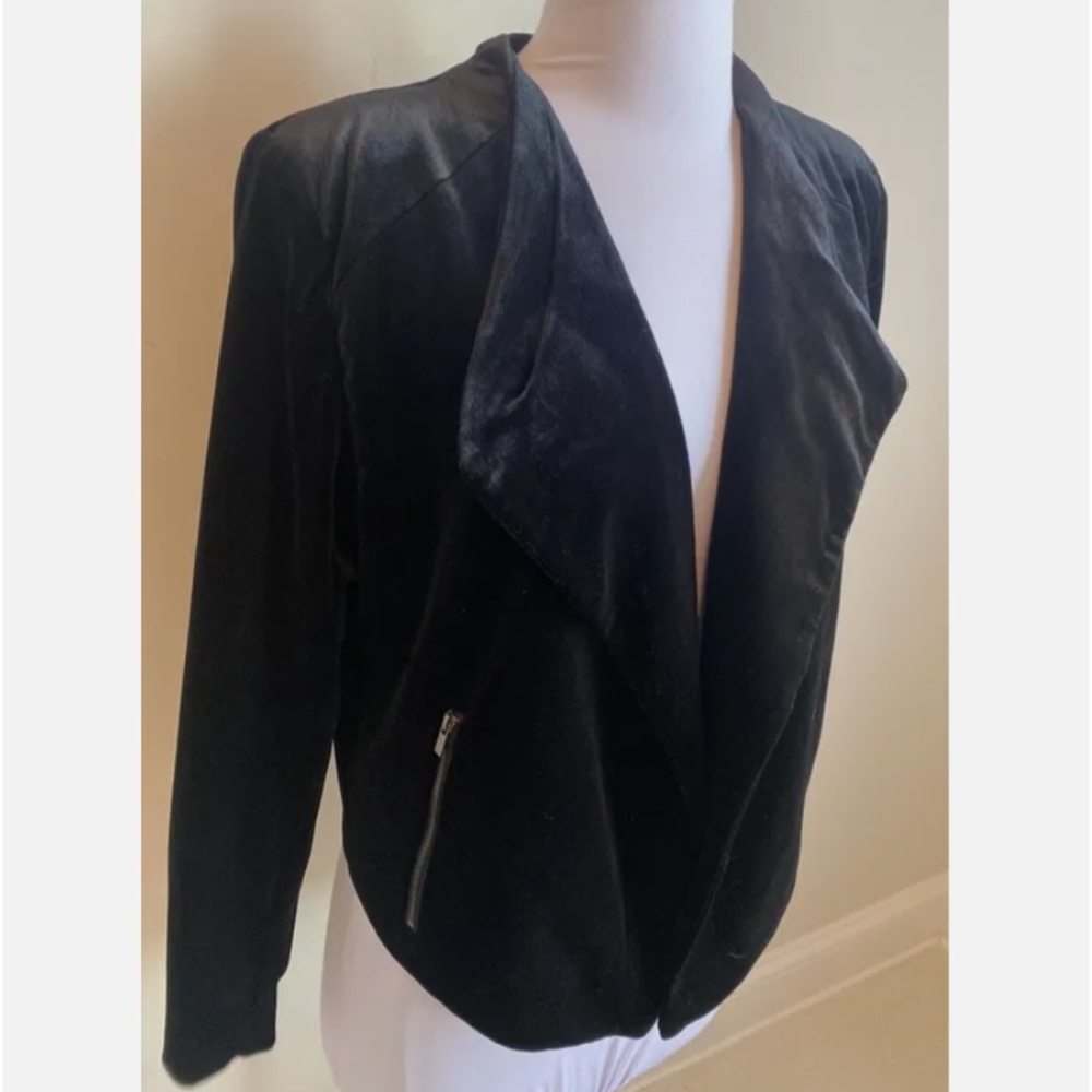 NWT Lysse black velvet Leigh Jacket size small sold out!